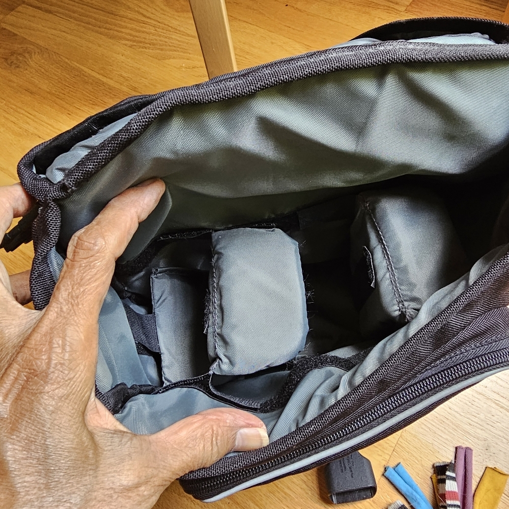 Large Camera Bag - Picture 3 of 7